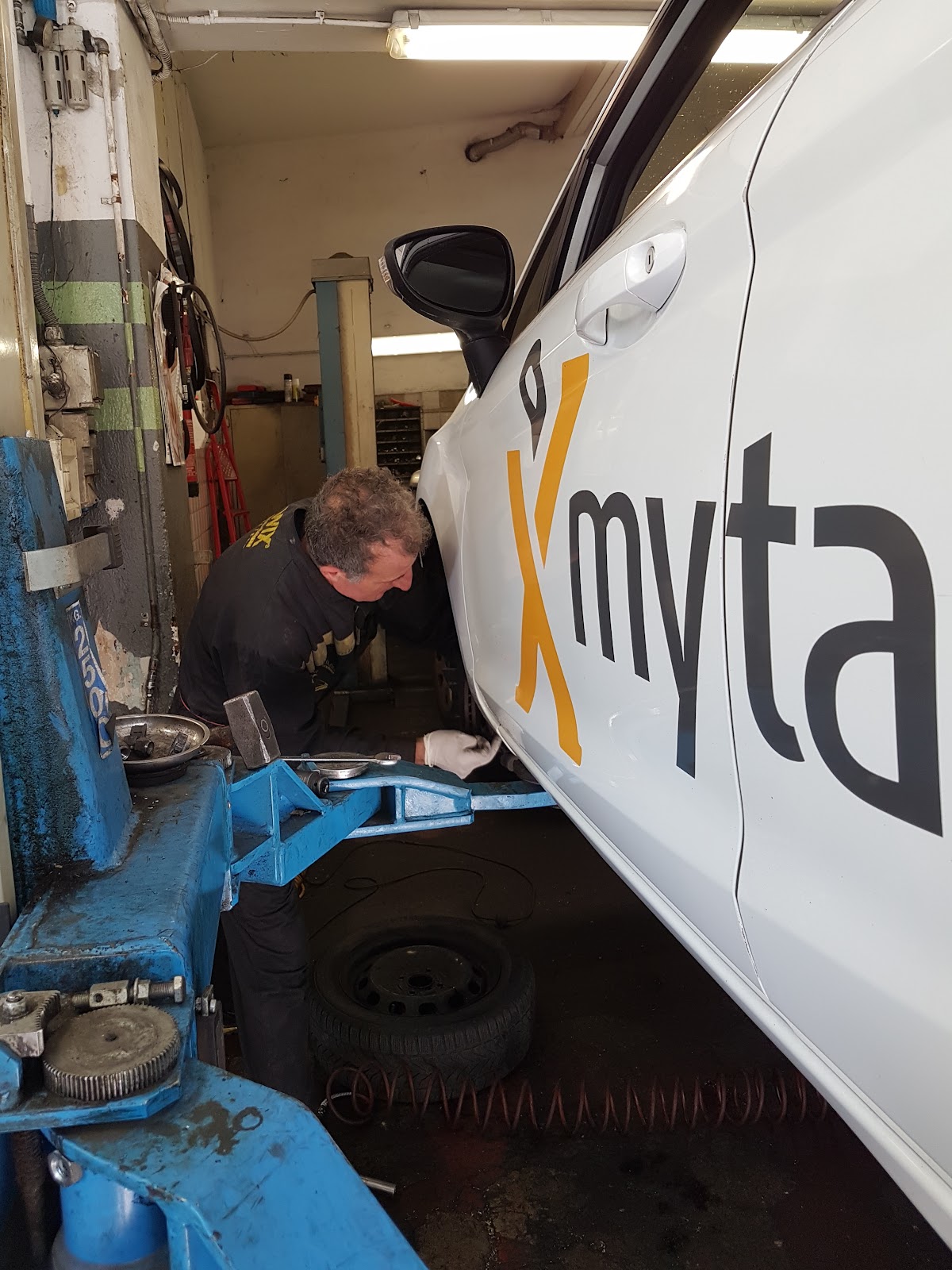 Smontaggio ruota su MyTaxi a Autofficina Milano